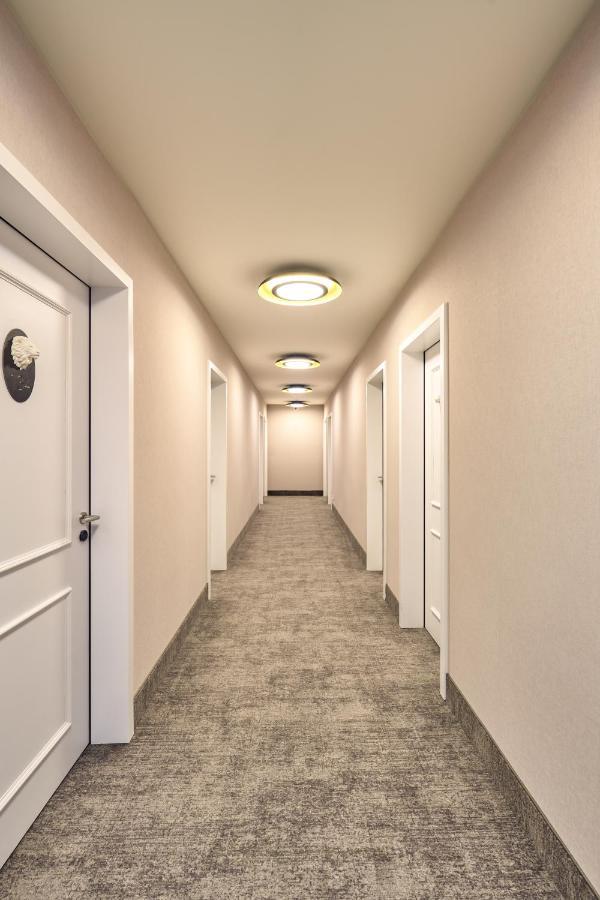 Karls Hotel ジクマリンゲン エクステリア 写真